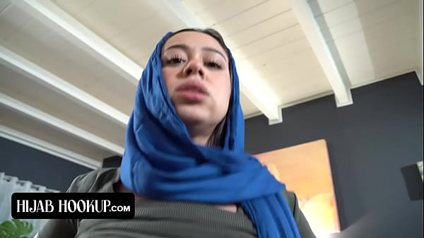 Naughty Arab Cewek Ngehisap Kontol Kakak Tiri Biar Dia Diem, Rahasia Dari Ortu Tua Yang Ketat