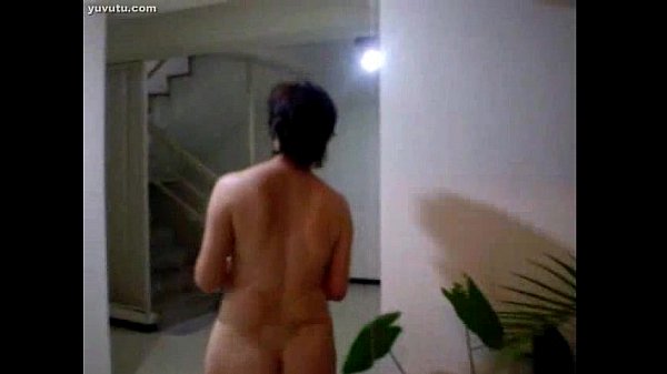 Mama Tua Cina Pamer Bokong Basah Siram Tanaman