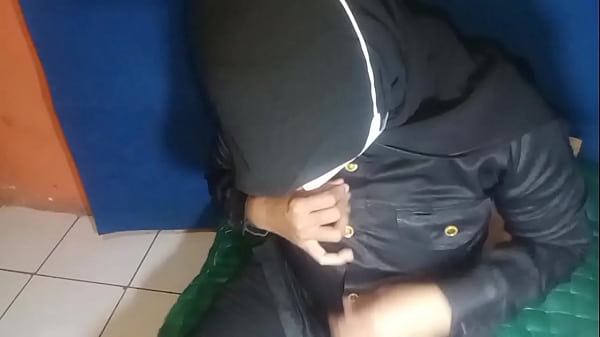 Satpam Cewek Sange Berat Colmek Sampe Muncrat Deras, Bikin Basah Semua