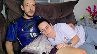 Kakak Tiri Digoda Adik Tiri Sambil Nonton Bola Brasil, Makin Panas Makin Basah