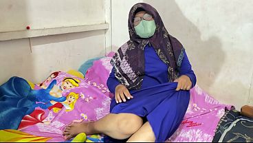 Wanita Berhijab Lagi Mainin Diri Sendiri Saking Nafsunya