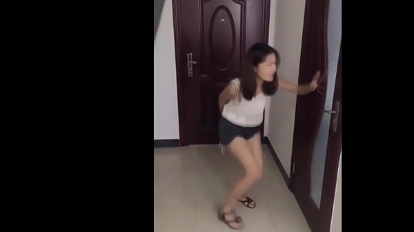 Gadis-gadis China Ngeluarin Air Kencing Saking Nahan Kencing
