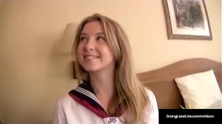 Pelajar Amerika Sunny Lane Ngentot Basah Sama Pengecut Asia Horny!