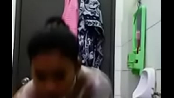 Narsis Banget Sih, Sampe Pengen Ngeliatin Semua Lekuk Tubuh Sendiri Di Cermin Sambil Jilatin Bibir.