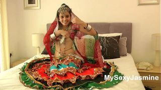 Jasmine Mathur, Cewek Gujarat, Goyang Garba Bikin Meleleh, Panas Banget!