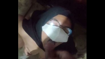 Cewek Indonesia Digebrak Di Kamar Mandi Sambil Nelen Air Seni.